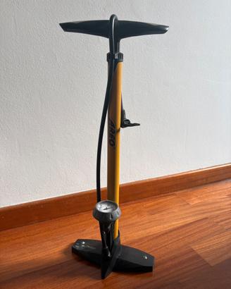 Pompa da terra per bicicletta marca Areo
