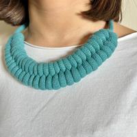 Collana in corda fatta a macramè