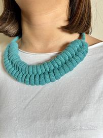 Collana in corda fatta a macramè