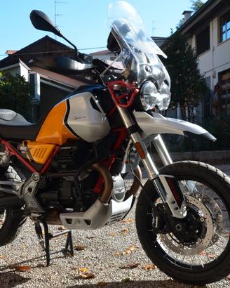 Moto Guzzi V85TT Evocative Graphics 2022