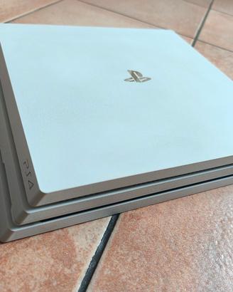 PlayStation 4 Pro 1TB Glacier White FW 9.03