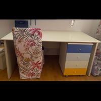 Scrivania con cassettiera per cameretta