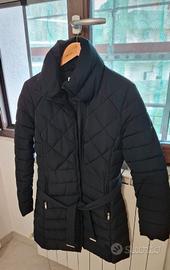 Piumino nero Caldo e versatile 