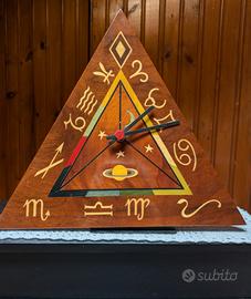 Orologio in legno di radica con segni zodiacali