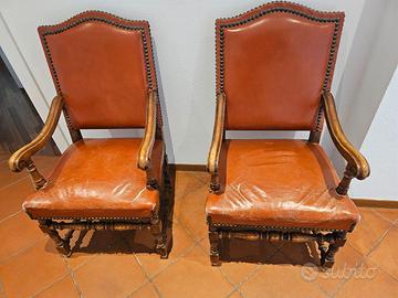 Coppia di Poltrone in pelle con borchie