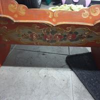 porta vaso a forma di culla stile tirolese