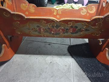 porta vaso a forma di culla stile tirolese