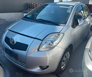 TOYOTA YARIS per ricambi usati