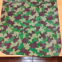 Sacco in tela a motivo mimetico.