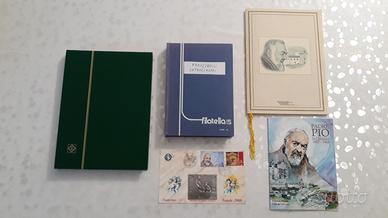 Raccoglitori con 620 francobolli