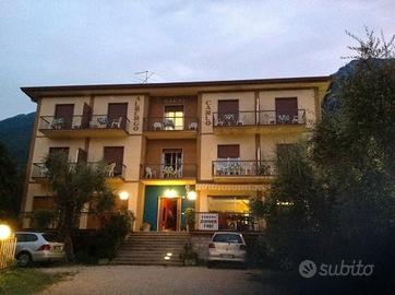 Struttura alberghiera a 30 mt dal lago con vista