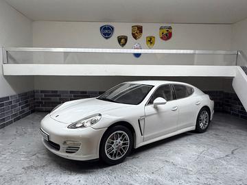 Porsche panamera 1/18 norev