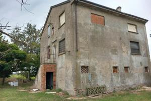 Casa indipendente di 300 mq- 800 mq di giardino