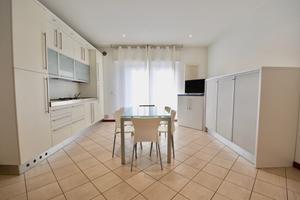 Moderno trilocale 150 m dalla spiaggia, centro