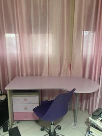Scrivania con sedia