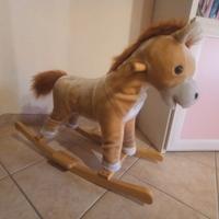 Cavallo a dondolo con suoni 