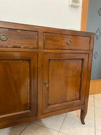Credenza in stile.