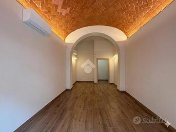 NEGOZIO A MONTEVARCHI