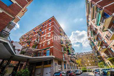 TRE LOCALI PIANO ALTO CON BALCONE