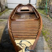 Barca lancia in legno