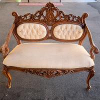 Poltroncina antica in legno intarsiato