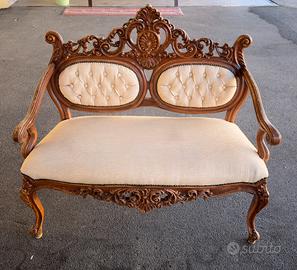 Poltroncina antica in legno intarsiato