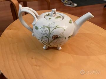 Teiera simil “alice nel paese delle meraviglie”