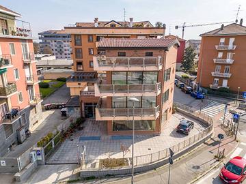Immobile di 235 m² con 5 locali a Novara