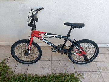 Bmx  nera e rossa come in foto