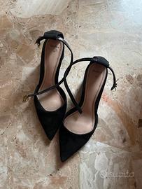 Scarpe a punta con tacco basso