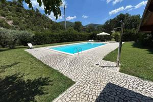 Villa di 600 m² con più di 5 locali e box auto a S