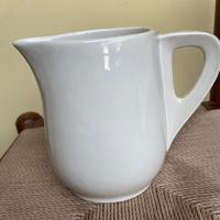 Brocca per latte in porcellana