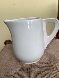 Brocca per latte in porcellana