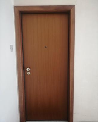 porta blindata pronta al ritiro 