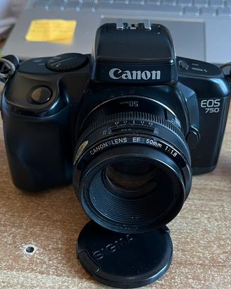 Fotocamera Reflex  Canon EOS 750 più zoom 70/210