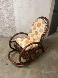 sedia a dondolo in vimini