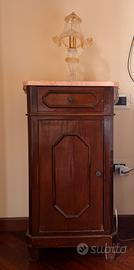 Comodino antico in legno con piano in marmo rosa