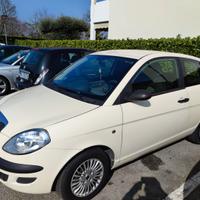 Auto Lancia Y