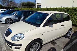 Auto Lancia Y