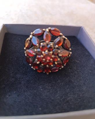 anello è un gioiello vintage a grappolo