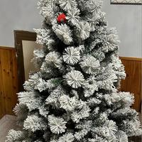 albero di natale innevato 
