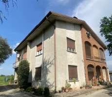 Complesso immobiliare a Bagnolo San Vito (MN)