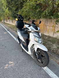 Sym 50 4t ( collab con gf Marcy)