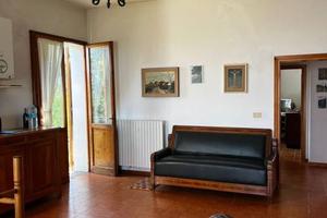Villa di 200 m² con più di 5 locali e box auto dop