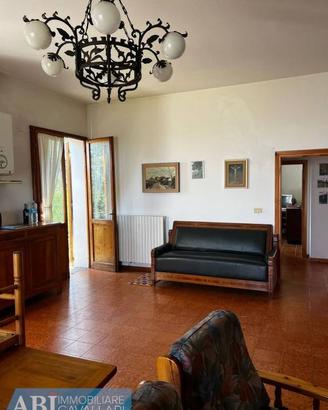 Villa di 200 m² con più di 5 locali e box auto dop