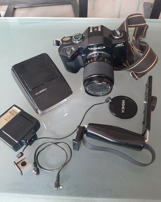 Macchina fotografica Yashica 107