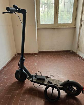 Monopattino Xiaomi Mi Electric Scooter 3