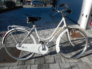 Bicicletta vintage Santini, con freni a bacchetta.