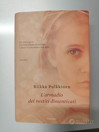 L'armadio dei vestiti dimenticati di Riikka Pulkki