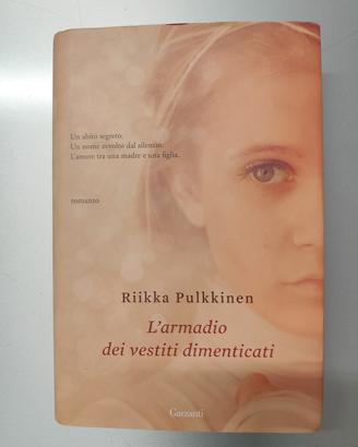 L'armadio dei vestiti dimenticati di Riikka Pulkki
